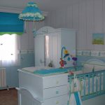 Couleur turquoise à l'intérieur de la pépinière pour un petit garçon