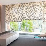 Design de chambre à coucher avec fenêtre panoramique