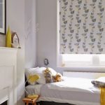 Lit d'enfant dans la chambre lumineuse