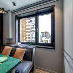 intérieur de cuisine avec des murs gris