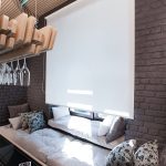 Place pour se reposer devant la fenêtre de la cuisine