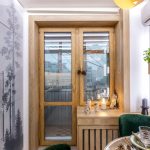 Porte de balcon dans une petite cuisine