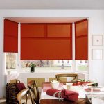 Rideaux marrons de type rouleau