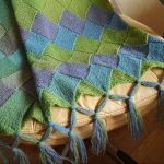 Foulard Entrilak avec des glands