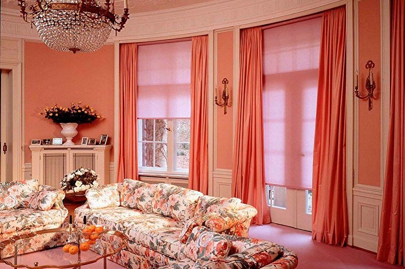 L'intérieur du salon dans les tons roses
