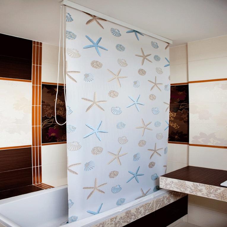 Store à l'intérieur de la salle de bain