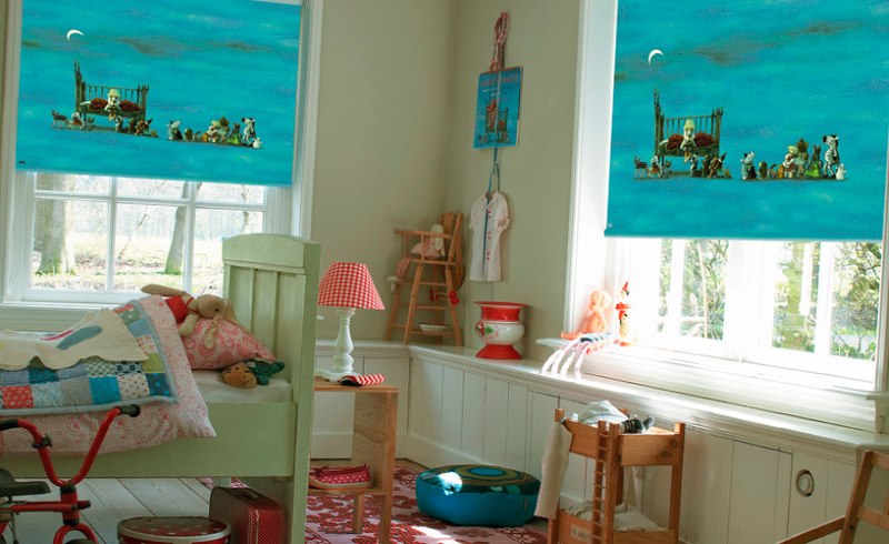 Impression de photos sur des stores dans la chambre des enfants