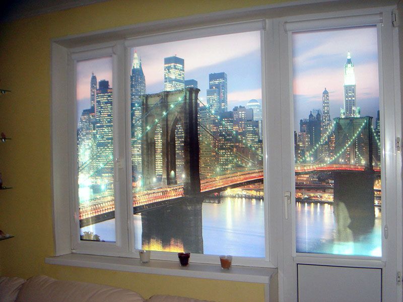 Stores enrouleurs avec impression de photos sur le bloc de balcon