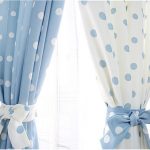 Rideaux en gros pois - combinaison blanche et bleue