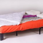 Matelas pliant sur le canapé - lit
