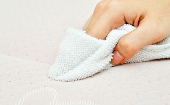 Nous mettons le tissu à la place