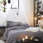 Dormir sur le sol est utile, simple et original.
