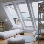 Dormir sur le sol dans le grenier