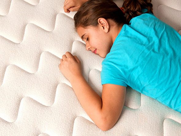 Dormir sur un matelas, c'est bien.