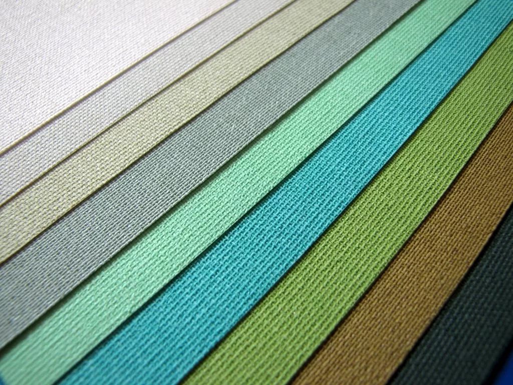 Tissus multicolores pour la fabrication de stores à rouleau