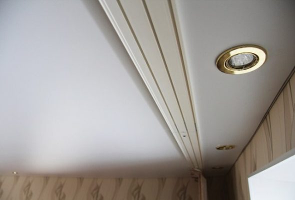 Three-row ceiling cornice
