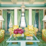De hele woonkamer is uitgevoerd in blauwgroene tinten.