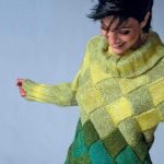 Fille dans un pull à la mode