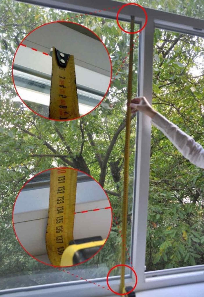 Mesure de la hauteur d'un rideau roulé avec des guides
