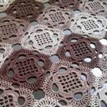Articles tricotés en dentelle réunis dans une seule couverture