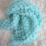 Plaid turquoise à pompons pour bébé ou bébé