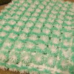 Plaid de pompons blanc et vert pour enfants