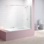 Rosa Badewanne im Badezimmer