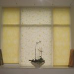 Two-tone yellow-and-white blinds