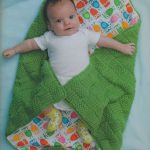 Couverture tricotée bilatéralement avec des hiboux