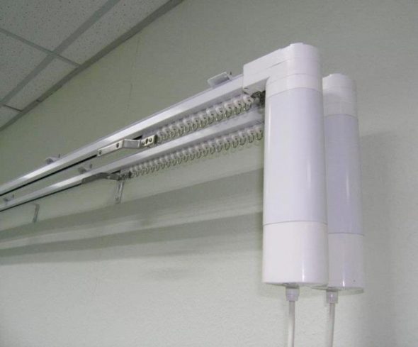 Rideau électrique pour stores romains