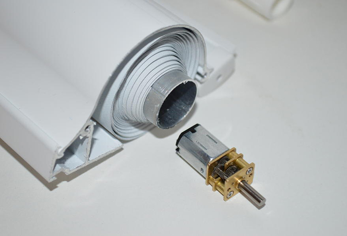 Moteur électrique miniature pour volets roulants
