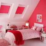 Couleur rose à l'intérieur de la pépinière pour les filles