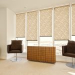 Design de sala de estar com persianas