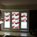 Flores brilhantes nas cortinas de poliéster de lona