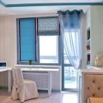 Rideaux romains à l'intérieur de la chambre des enfants
