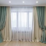 Lumières intégrées au plafond du salon