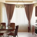 Corniche flexible pour fenêtre trapézoïdale dans la cuisine
