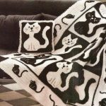 Couvre-lit intéressant avec des chats