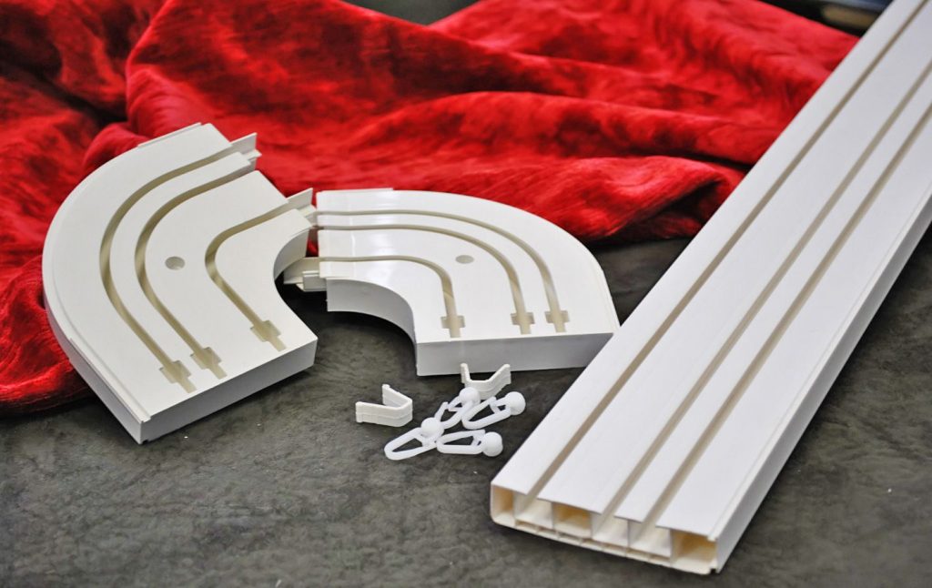 Corniche en plastique pour la pose au plafond