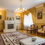 Pelmet classique pour un salon spacieux