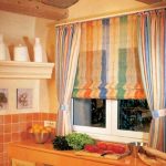 Combining striped Roman and classic curtains in the kitchen