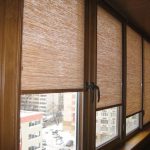 Rideaux marron avec mécanisme à chaîne pour loggia