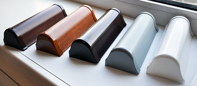 Boîtes en plastique pour volets roulants du type fermé