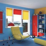 Red-yellow rolled curtains to the color of the room