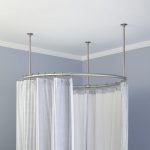 Cornice rotonda con soffitto del bagno