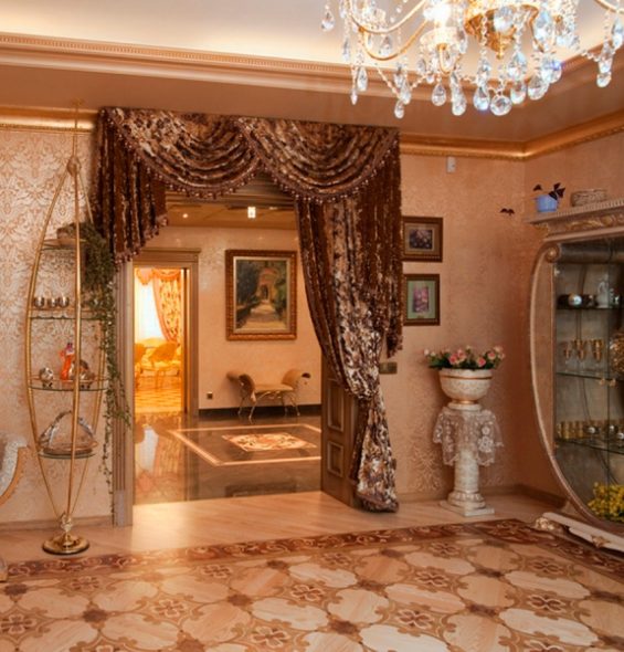 Lambrequin pour la porte