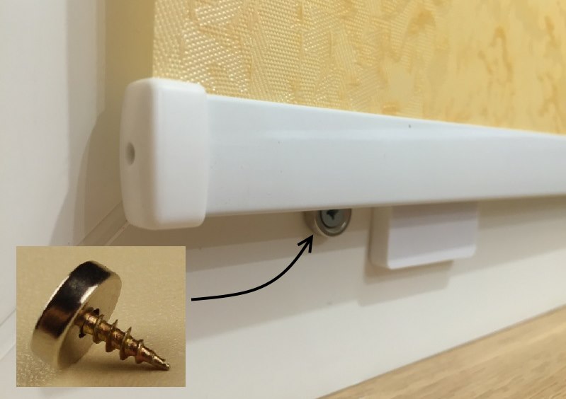 Installation d'un aimant pour la fixation de l'agent de pesée des stores