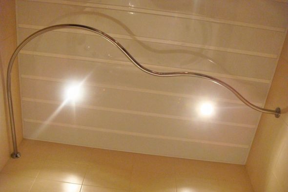 Cornicione in metallo curvato
