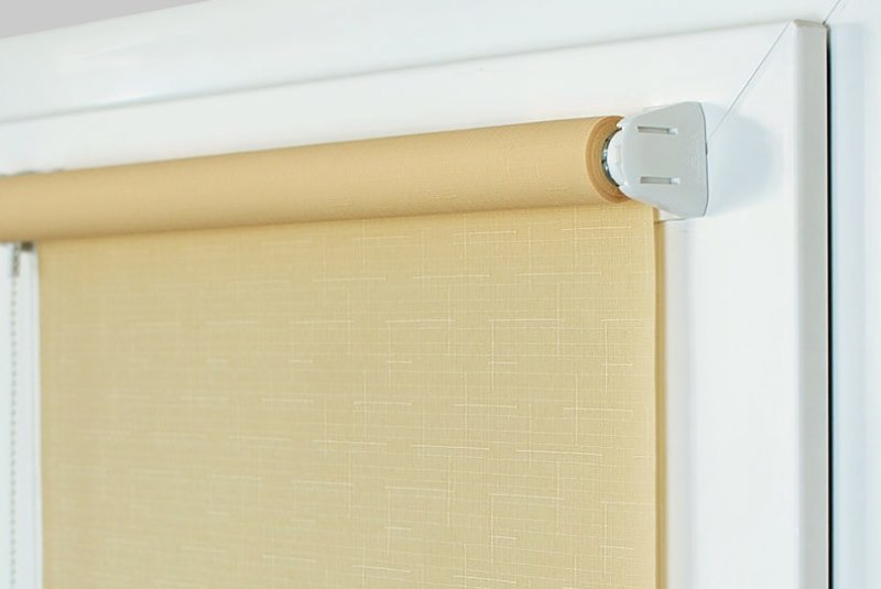 Le mini-rideau de type Garden enroulé avec une toile de couleur beige