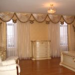 Combinaison de lambrequin délicate pour une chambre confortable